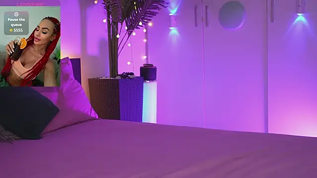 Lorettelorena online show from 04-09-26, 06:47