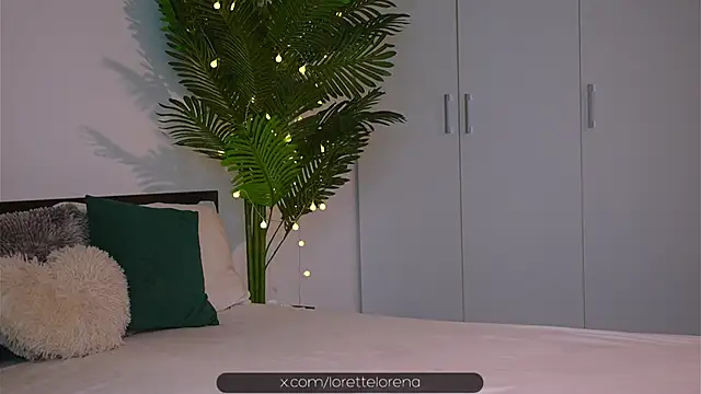 Snapshot of Lorettelorena chatting on 10-12-25, 06:37 Lorettelorena online show from 10-12-25, 06:37