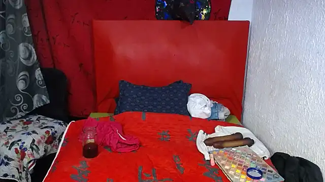 Snapshot of lili_sweet777 chatting on 10-16-25, 10:29 lili sweet777 online show from 10-16-25, 10:29