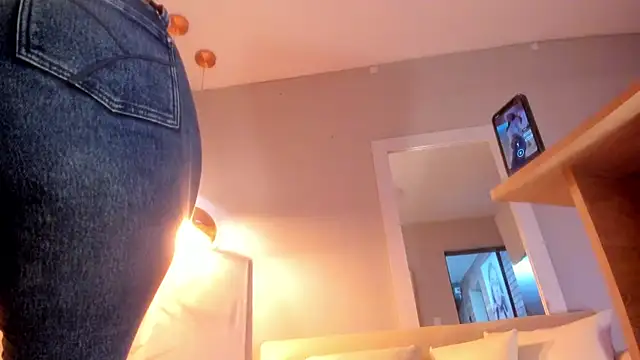 bonie lov online show from 11-08-25, 09:40