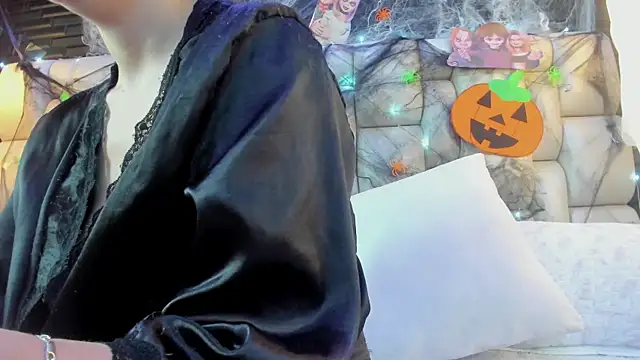 Salo Heaven online show from 10-31-25, 01:52