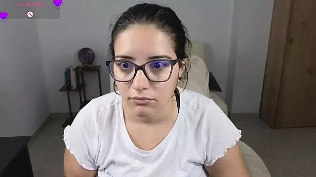 Snapshot of blue__moon_ chatting on 07-25-26, 02:41 blue moon online show from 07-25-26, 02:41