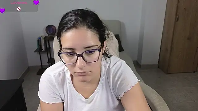 Snapshot of blue__moon_ chatting on 07-07-26, 02:14 blue moon online show from 07-07-26, 02:14