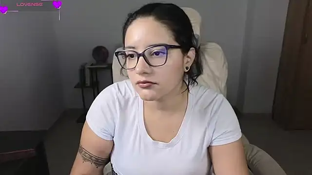 Snapshot of blue__moon_ chatting on 07-16-26, 05:48 blue moon online show from 07-16-26, 05:48
