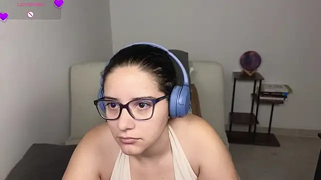 Snapshot of blue__moon_ chatting on 05-05-26, 03:31 blue moon online show from 05-05-26, 03:31