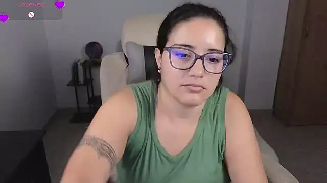 Snapshot of blue__moon_ chatting on 07-15-26, 03:46 blue moon online show from 07-15-26, 03:46