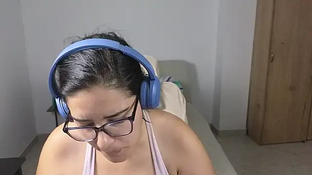 Snapshot of blue__moon_ chatting on 07-05-26, 03:44 blue moon online show from 07-05-26, 03:44