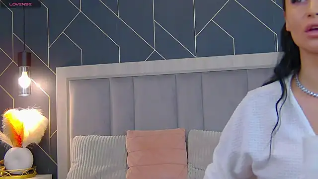 EmyLaveau online show from 11-10-25, 09:58