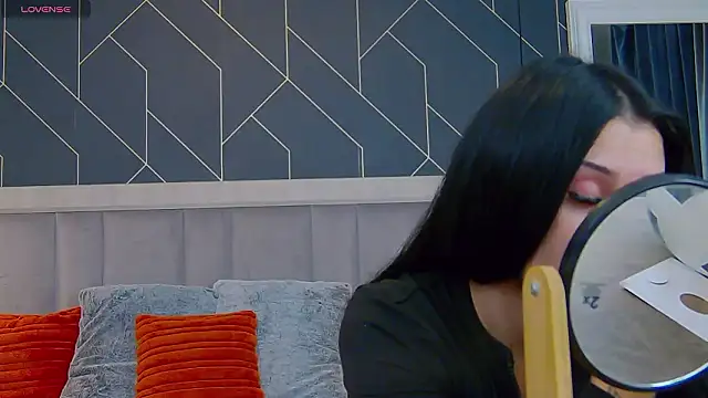 EmyLaveau online show from 01-15-26, 05:55