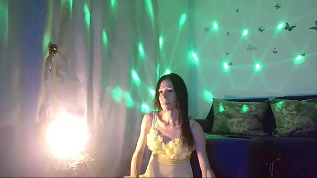 ElysaSun online show from 11-17-25, 06:23