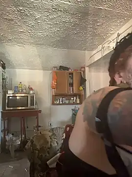 Snapshot of evacheers chatting on 02-18-26, 02:35 evacheers online show from 02-18-26, 02:35