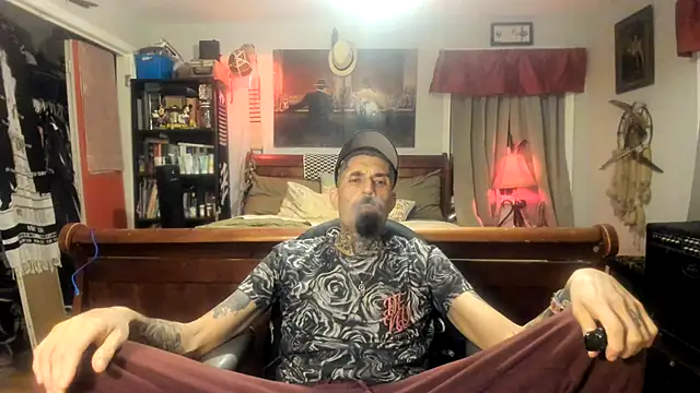 Snapshot of ChuckFelch chatting on 07-23-26, 01:58 ChuckFelch online show from 07-23-26, 01:58
