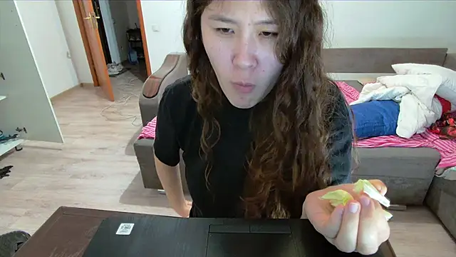 Riz girl online show from 10-28-25, 01:54