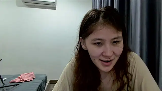 Snapshot of Riz_girl chatting on 06-15-26, 06:18 Riz girl online show from 06-15-26, 06:18