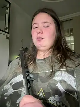 Snapshot of remirann_ chatting on 12-13-24, 05:21 remirann online show from 12-13-24, 05:21