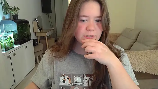 Snapshot of remirann_ chatting on 03-18-25, 07:33 remirann online show from 03-18-25, 07:33