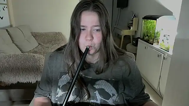 Snapshot of remirann_ chatting on 03-03-25, 06:35 remirann online show from 03-03-25, 06:35