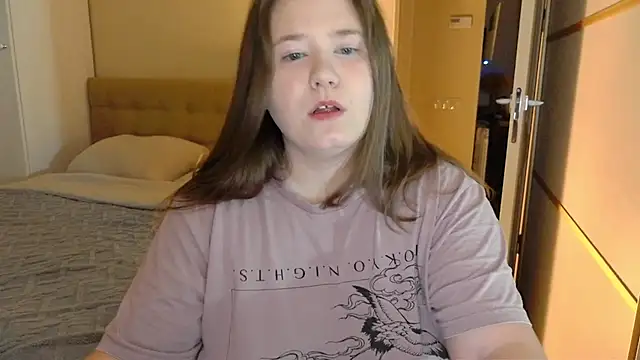 Snapshot of remirann_ chatting on 03-15-25, 05:15 remirann online show from 03-15-25, 05:15