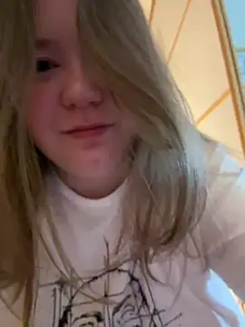 Snapshot of remirann_ chatting on 12-25-24, 09:45 remirann online show from 12-25-24, 09:45