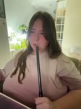 Snapshot of remirann_ chatting on 10-19-25, 04:54 remirann online show from 10-19-25, 04:54