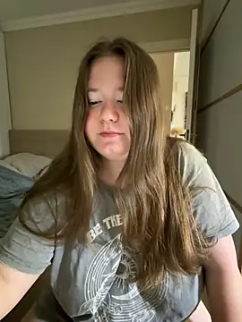 Snapshot of remirann_ chatting on 10-21-25, 05:40 remirann online show from 10-21-25, 05:40