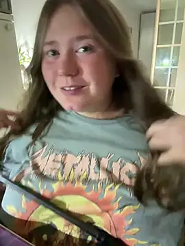 Snapshot of remirann_ chatting on 09-10-25, 06:18 remirann online show from 09-10-25, 06:18