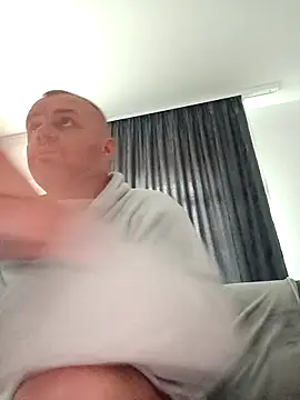 Adry1986 online show from 11-08-25, 12:20