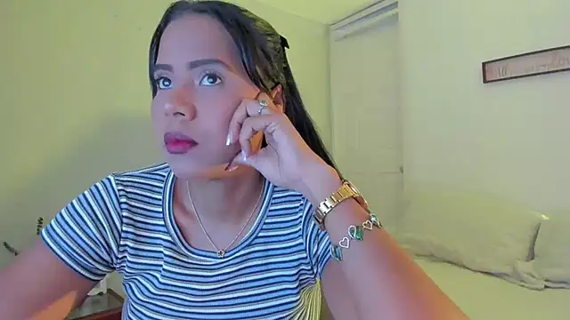 Snapshot of rosaaliiaa1 chatting on 10-21-25, 06:29 rosaaliiaa1 online show from 10-21-25, 06:29