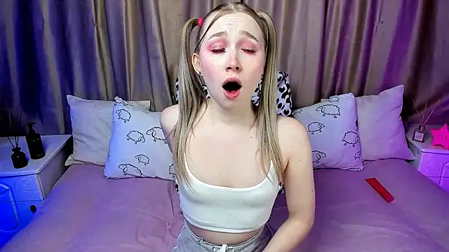 LilyStarlight online show from 03-17-25, 06:40