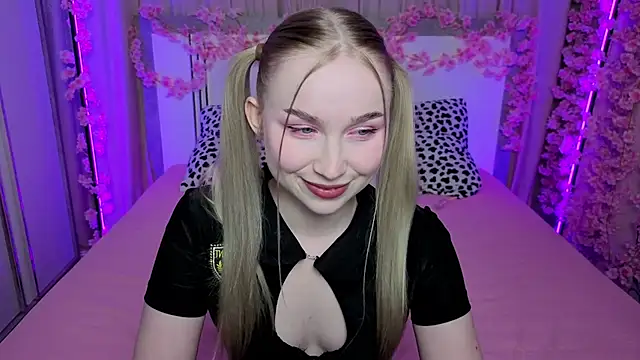 LilyStarlight online show from 04-17-26, 03:42