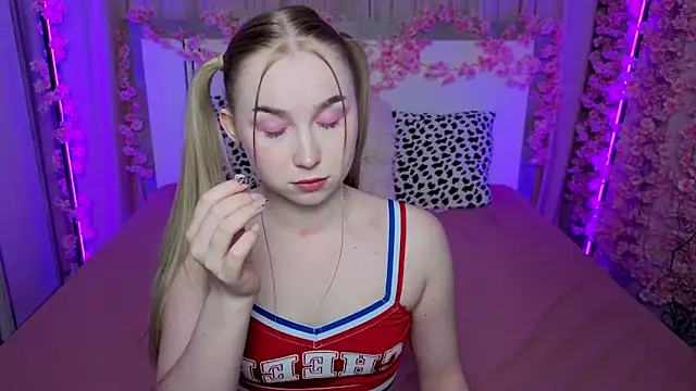 LilyStarlight online show from 05-14-26, 03:25