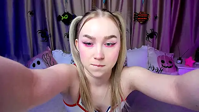 LilyStarlight online show from 10-29-25, 03:38