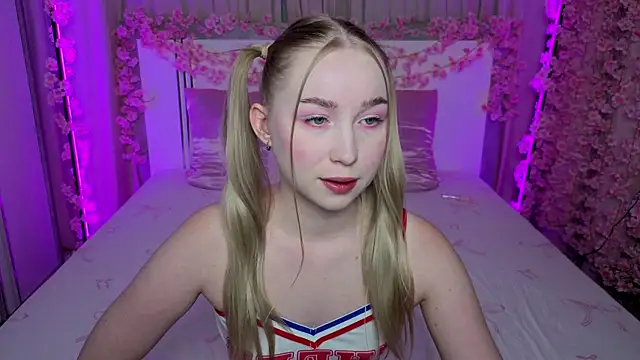 Snapshot of LilyStarlight chatting on 06-26-26, 03:45 LilyStarlight online show from 06-26-26, 03:45