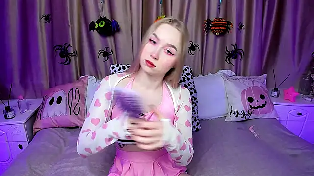 LilyStarlight online show from 10-31-25, 03:36