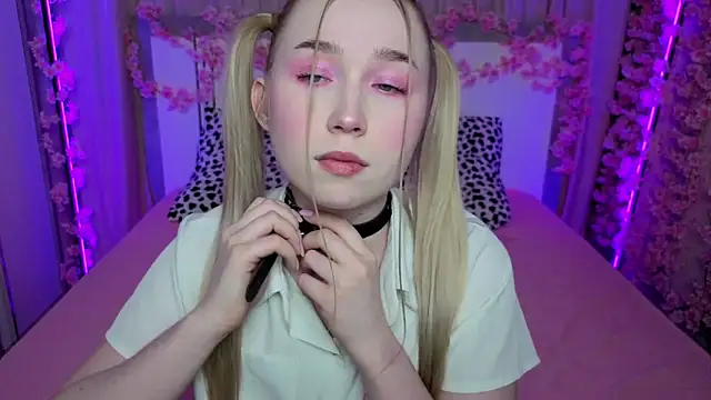 LilyStarlight online show from 04-14-26, 03:44