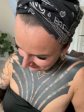 InkedBiitch online show from 11-04-25, 08:40