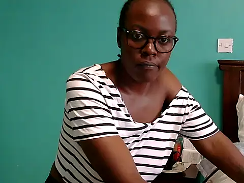 Snapshot of Laurettah chatting on 05-07-26, 07:45 Laurettah online show from 05-07-26, 07:45