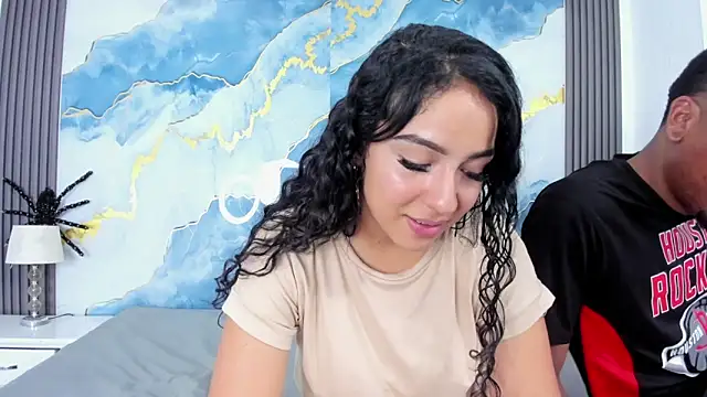 Snapshot of Kylieandjhonny chatting on 10-28-25, 07:46 Kylieandjhonny online show from 10-28-25, 07:46