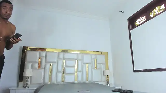 Snapshot of Kylieandjhonny chatting on 03-05-25, 06:45 Kylieandjhonny online show from 03-05-25, 06:45