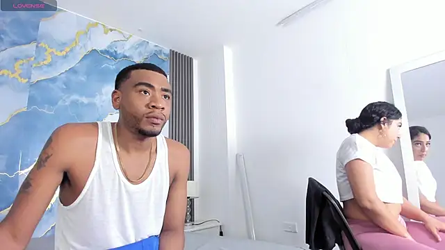 Kylieandjhonny online show from 12-04-25, 08:19