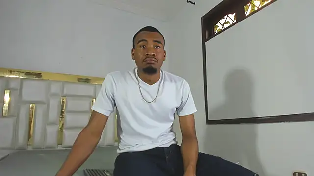 Snapshot of Kylieandjhonny chatting on 02-18-25, 06:26 Kylieandjhonny online show from 02-18-25, 06:26