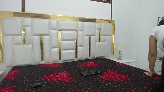 Snapshot of Kylieandjhonny chatting on 01-24-25, 09:15 Kylieandjhonny online show from 01-24-25, 09:15