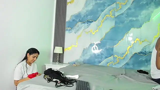 Snapshot of Kylieandjhonny chatting on 09-11-25, 03:06 Kylieandjhonny online show from 09-11-25, 03:06