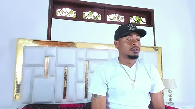 Snapshot of Kylieandjhonny chatting on 02-07-25, 05:29 Kylieandjhonny online show from 02-07-25, 05:29