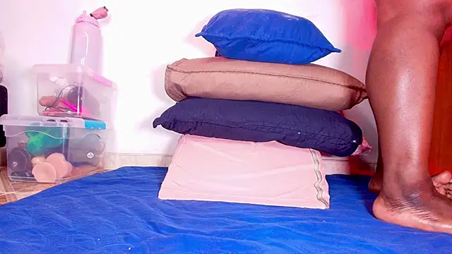  ebony-queen  online show from 10-31-25, 12:02