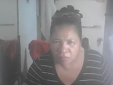 Snapshot of hotwet_mama4uxx chatting on 10-12-25, 11:28 hotwet mama4uxx online show from 10-12-25, 11:28
