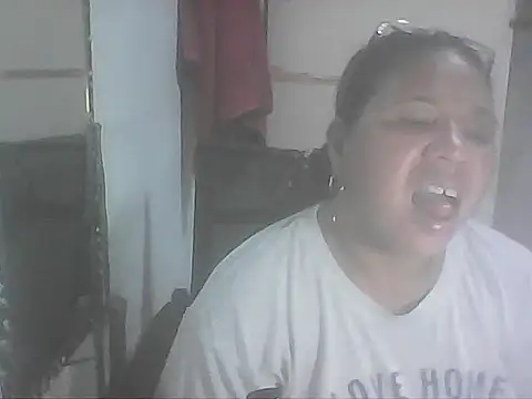 Snapshot of hotwet_mama4uxx chatting on 10-19-25, 12:30 hotwet mama4uxx online show from 10-19-25, 12:30