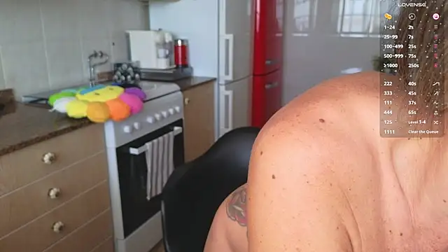 Snapshot of Lunamix chatting on 02-22-25, 12:29 Lunamix online show from 02-22-25, 12:29