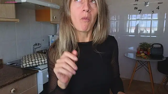 Snapshot of Lunamix chatting on 03-12-25, 12:57 Lunamix online show from 03-12-25, 12:57