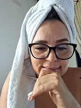 Snapshot of MariaPau_83 chatting on 05-26-26, 05:44 MariaPau 83 online show from 05-26-26, 05:44